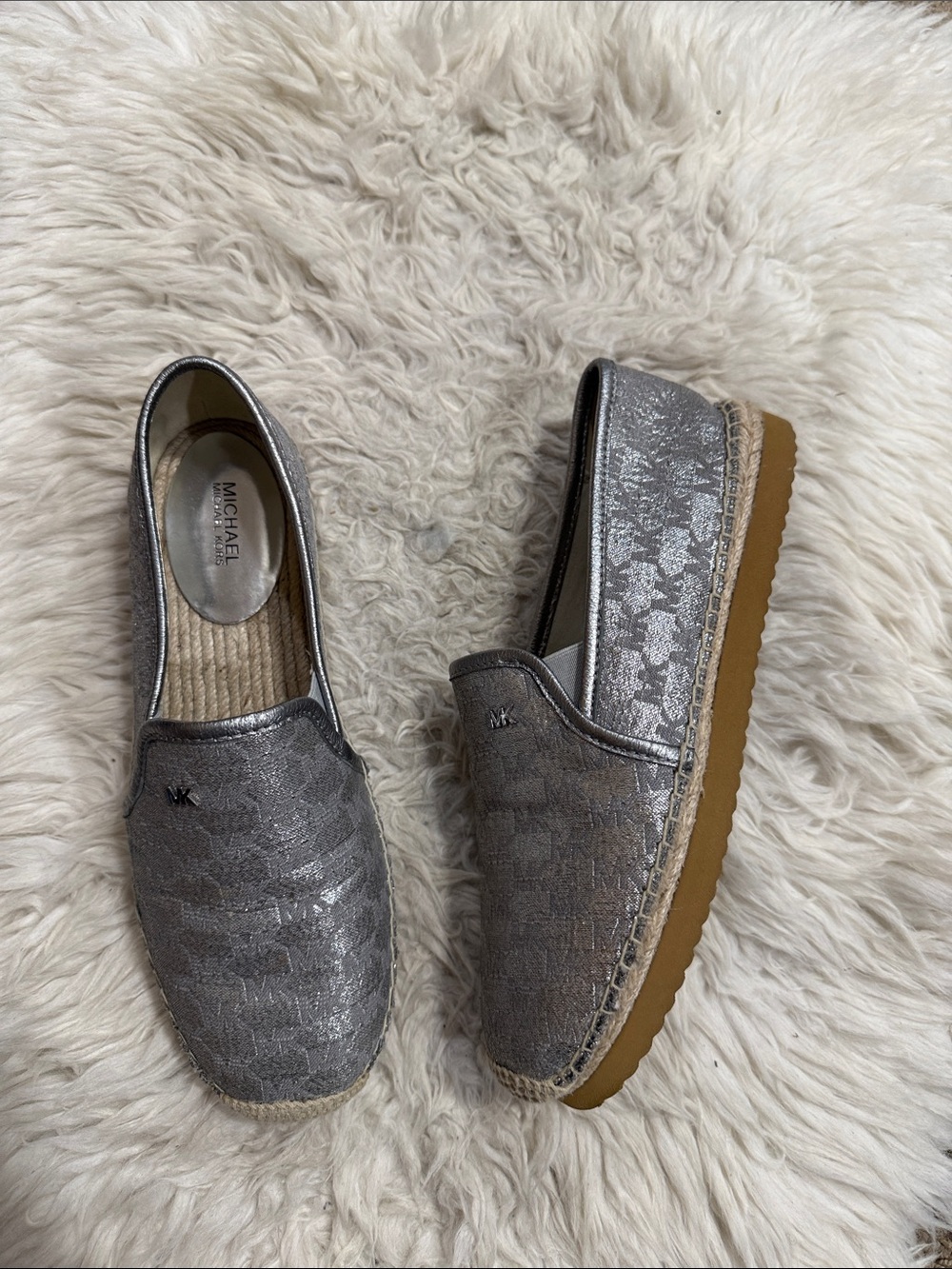 Michael Kors MK Hastings Metallic Signature Logo
Espadrille in SILVER Size 9.5